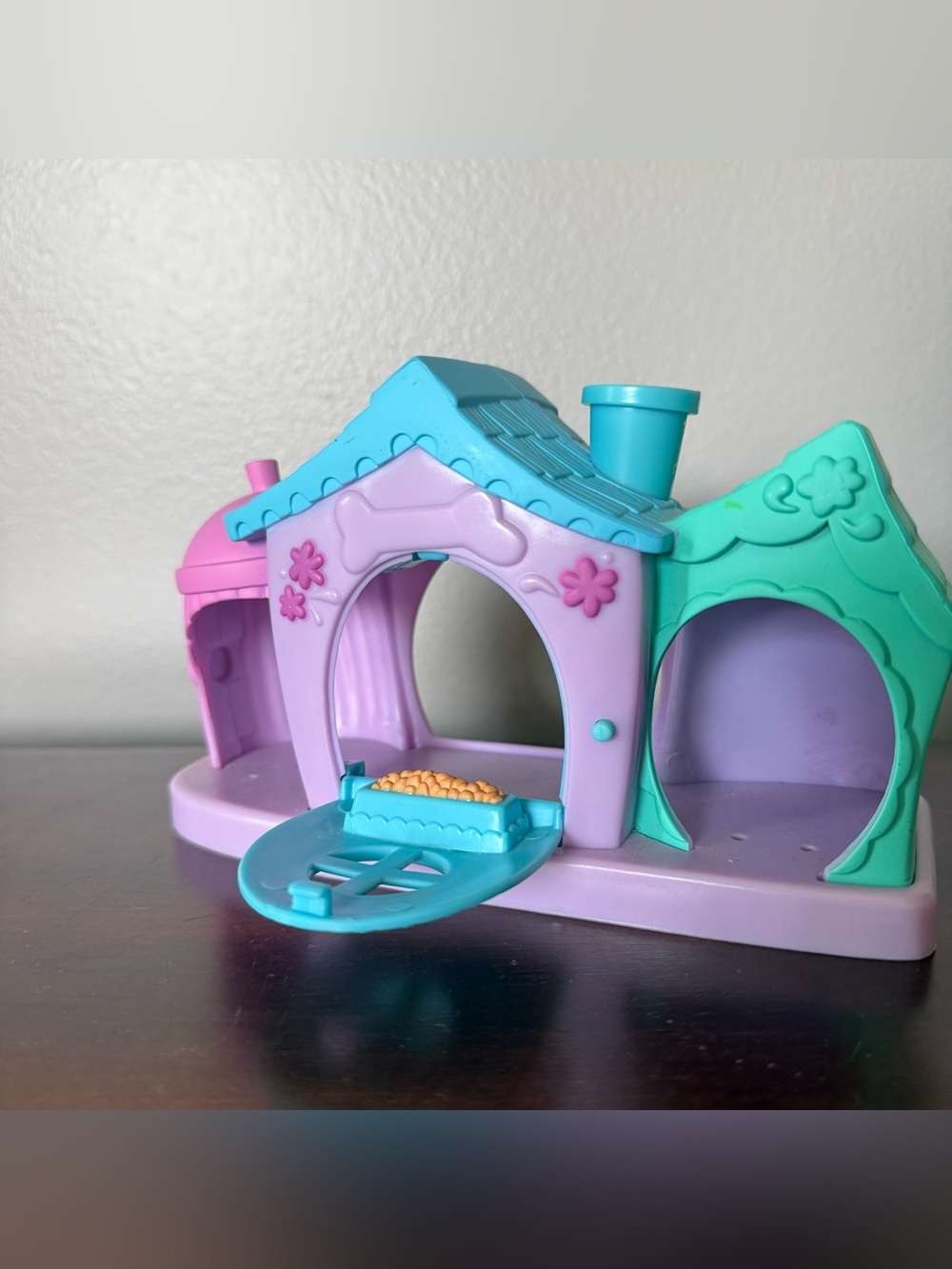 Littlest Pet Shop LPS 2004 Playful Puppies Doghouse Purple - Picture 2 of 4